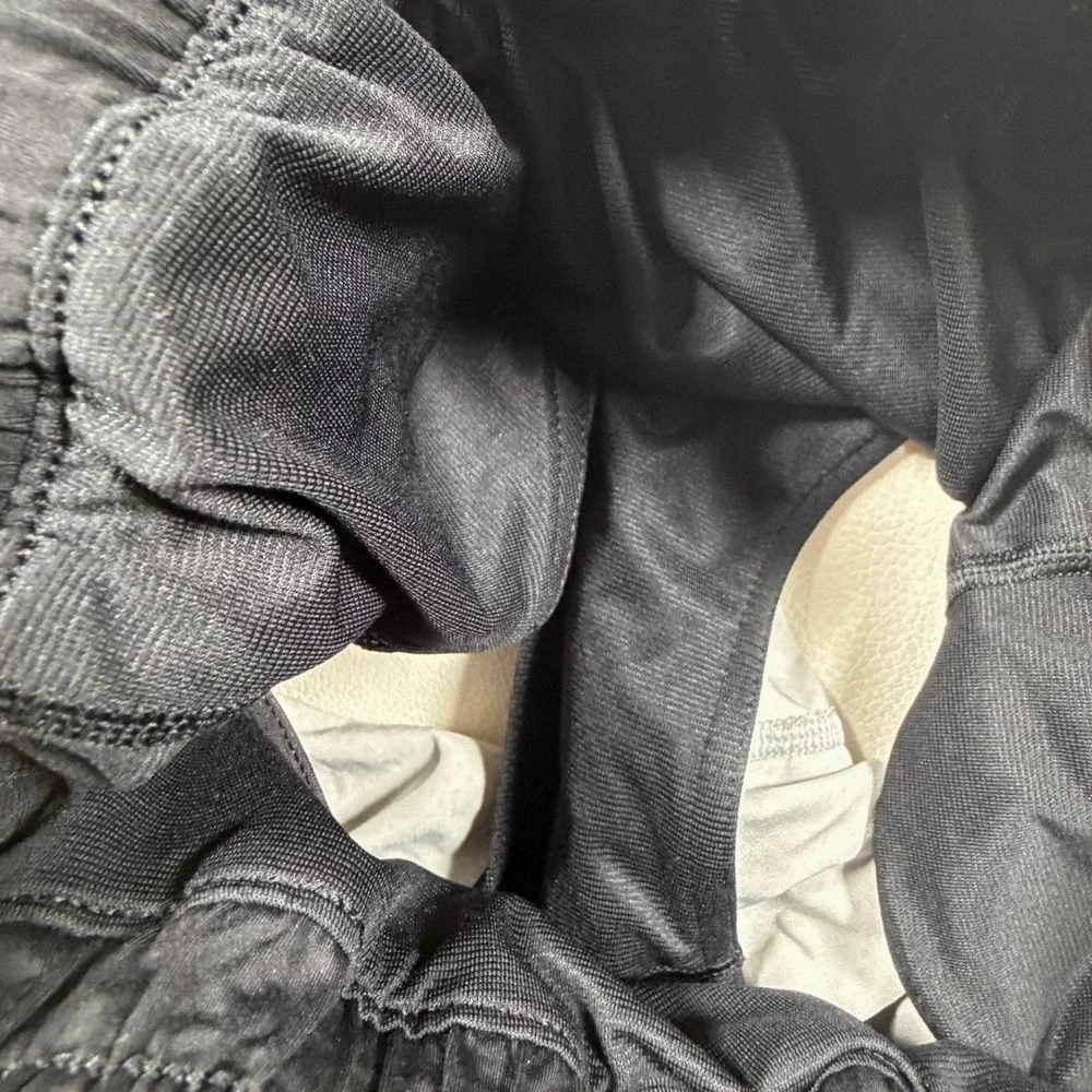 Lululemon Gray Triangle‎ Print Running Shorts Black Trim Size 6 Side Zip Pocket